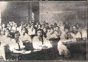 Alunas da Escola Orsina da Fonseca. [O Malho, 24/3/1917]